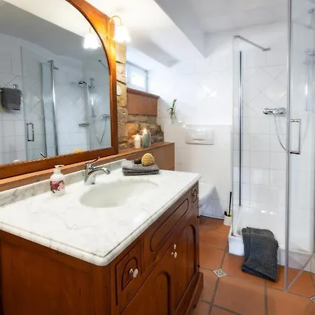 Exklusive In Jugendstil-villa Neustadt an der Weinstraße